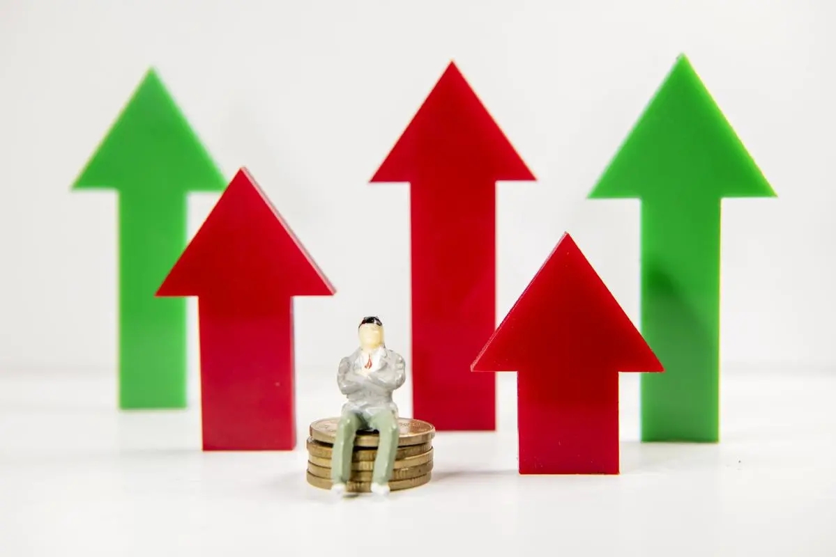 12月11日佛山不锈钢地区市场:不锈钢期货红绿交替,商家挺价遇阻。